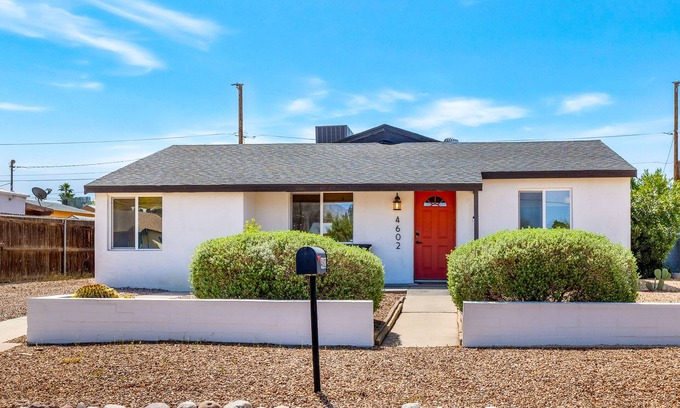 Poets Square House | Family Friendly-Playroom-Central Location