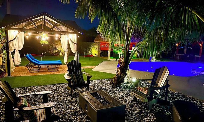 Lake Worth House | Family Friendly Sanctuary 7BR Sleep 16, Heated Pool, Tiki, Pickleball, Gameroom