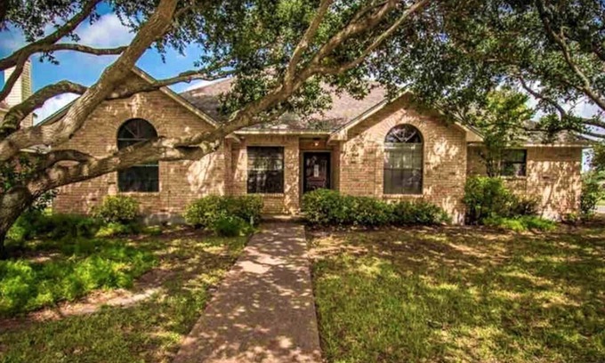 South Side House | Family Friendly Home w /pool
