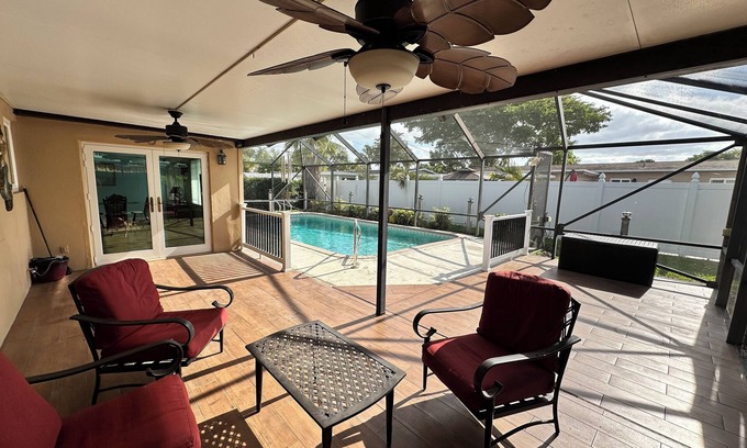 Pembroke Pines House | Family friendly 3bed, 2bath house with WiFi, AC, Pool. 6mi-beach, 13mi-airport