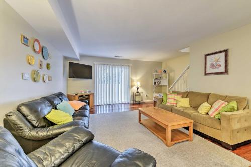 Cape May - Wildwood House | Family-Friendly Wildwood Townhome about 3 Mi to Beach