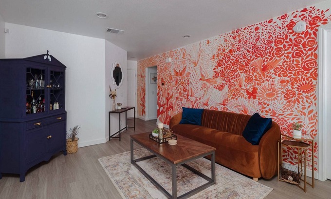 East MLK House | Family friendly with Cowboy Pool, large deck, picnic table