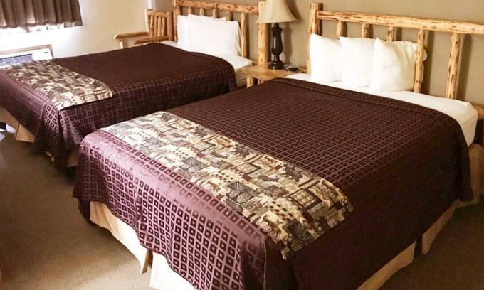 Ponderay House | Family & Friends Vacation! 3 Comfortable Units, Free Parking, Pets Allowed!