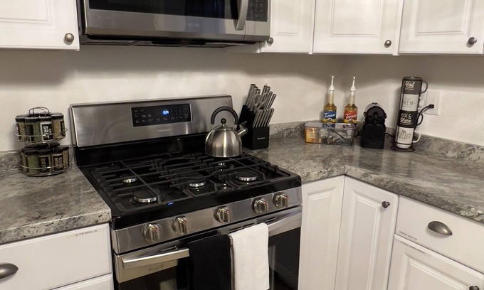 Pueblo House | Family Friendy/King Bed/Nespresso Coffee Bar/Smart TVs/Modern