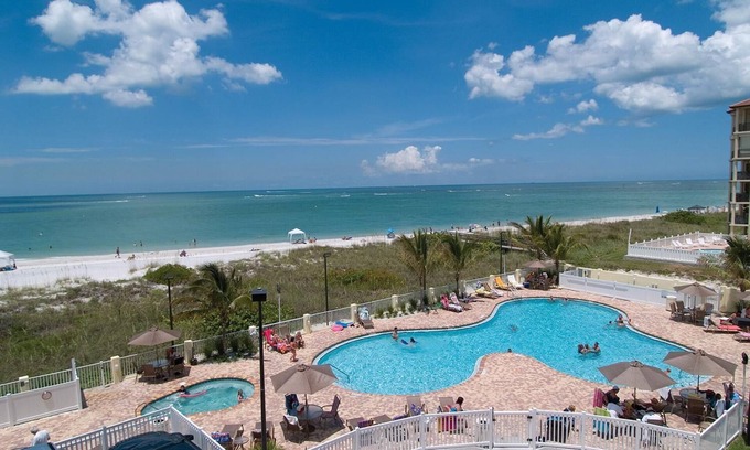 Treasure Island Condo | Family Fun 2BR with Balcony near John's Pass