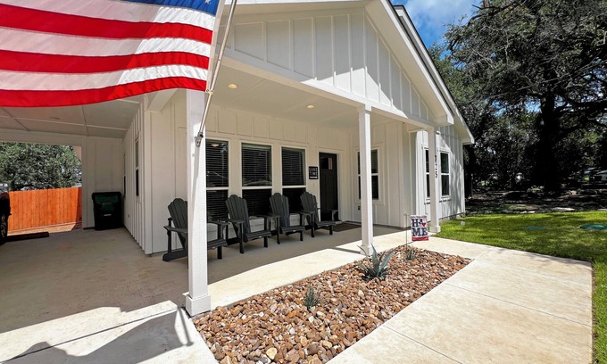 Canyon Lake Cottage | Family Fun, Fresh and New Home Near Canyon Lake!