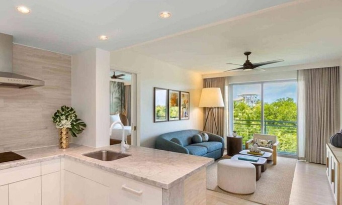 Nassau Hotel | Family Getaway | 2BR Unit, Pools, Water Park, Bar, Onsite Dining, Pets Allowed