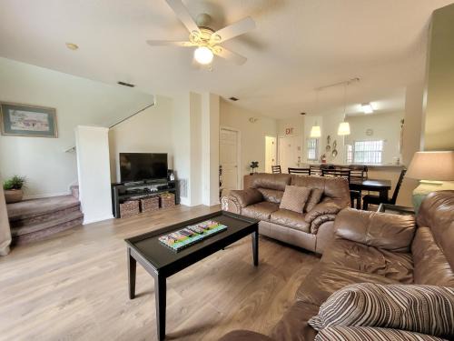 Kissimmee House | Family Getaway Townhome at Lake Berkley 15min to Disney