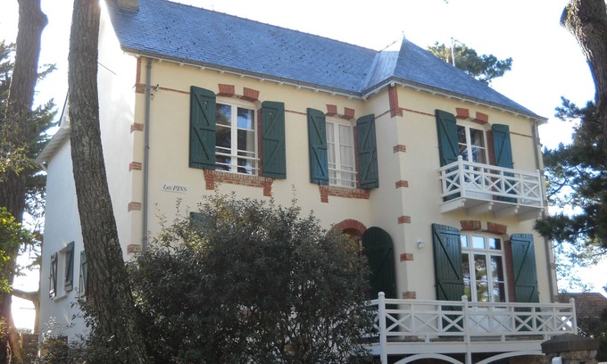 Saint-Brevin-l'Ocean Villa | Family home 200m from a huge sandy beach, all shops within walking distance