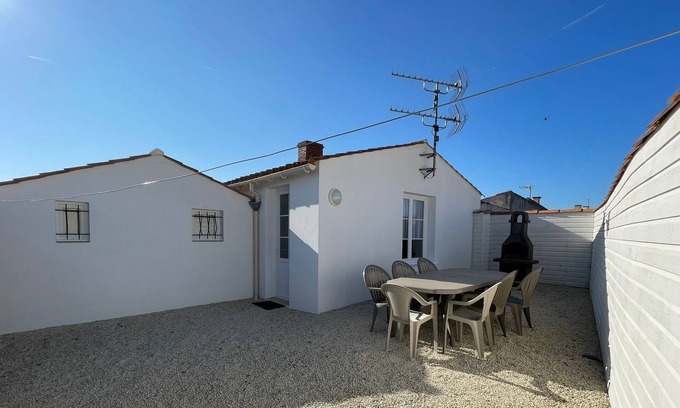 Bourgenay Cottage | Family house in Talmont-Saint-Hilaire with private courtyard