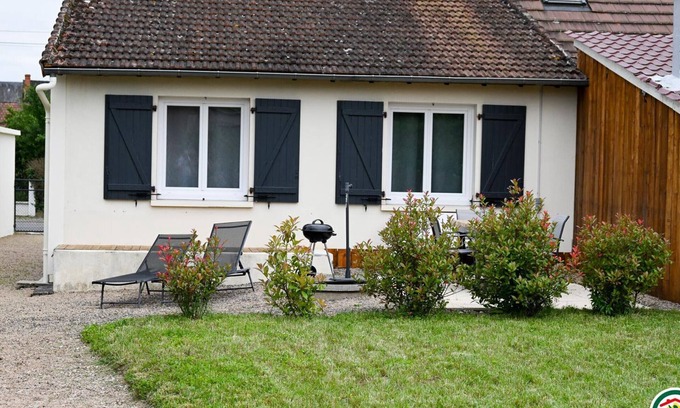 Villeneuve-sur-Allier Cottage | Family home in Villeneuve-sur-Allier