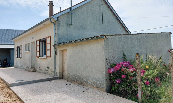 Saumeray Cottage | Family home in a quiet area with garden and BBQ