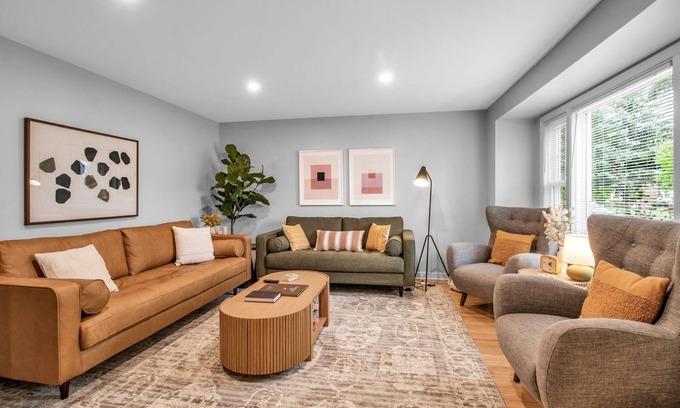 Eggertsville House | Family Home, King Beds, EV Charger, WFH, AC