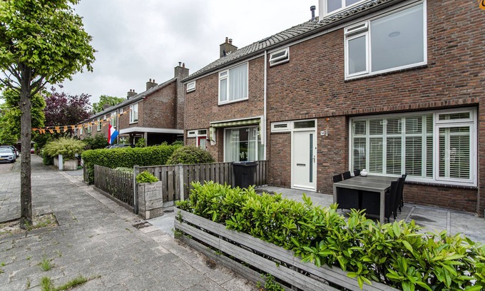 Zandvoort House | Family Home Michelle with private parking.