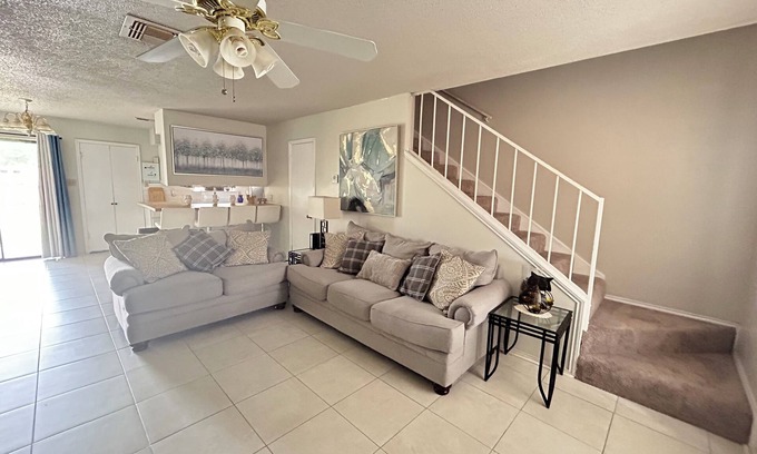 West San Antonio House | Family Home Near SeaWorld Fast Access to Downtown, Six Flags & Many Attractions