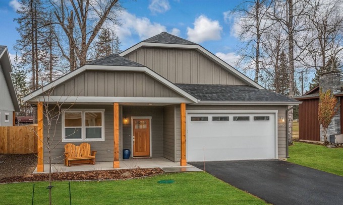 Ponderay House | Family Home on Elks Golf Course | Fabulous Location!