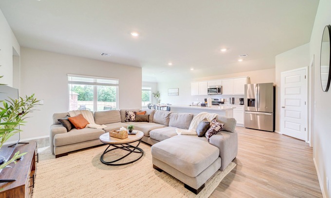 Broken Arrow House | Family Home w/Large Yard & Patio in Broken Arrow!