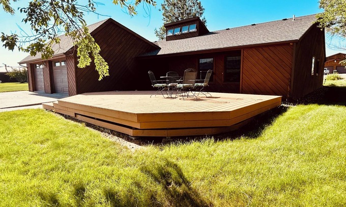 Cody House | Family Home with Mountain Views