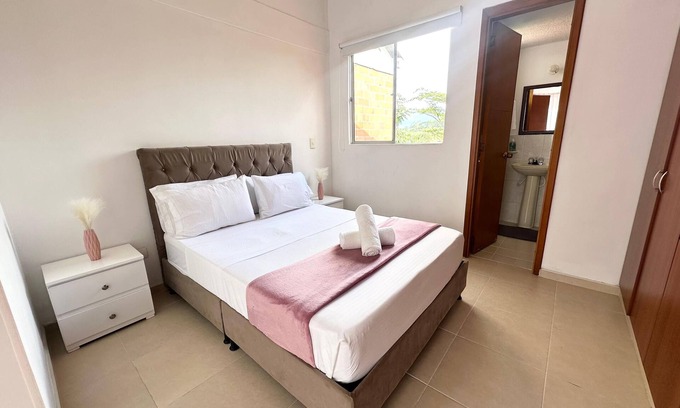 Pereira House | Family Home with Pool Near Expofuturo, Villa Olímpica, and Ukumarí.