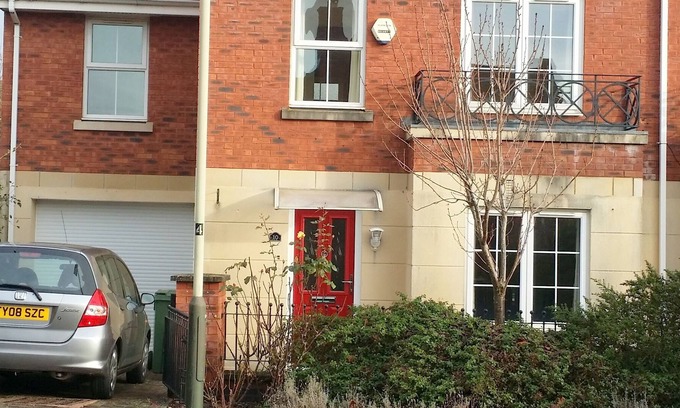 Cheltenham House | Family house 6 bedrooms, 3 bathrooms by GCHQ for 6 people only !