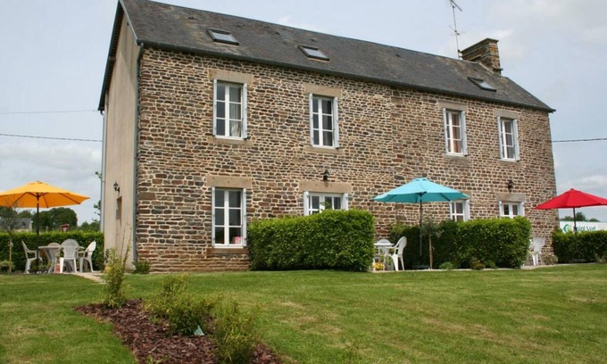 Brecey Cottage | Family house in Brécey with garden and barbecue