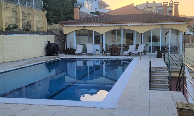 Llanca Villa | Family house with private pool, pets allowed, near the beach in Llançà