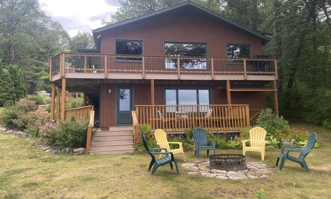 Hayward House | Family Lake Retreat on Lac Courte Oreilles
