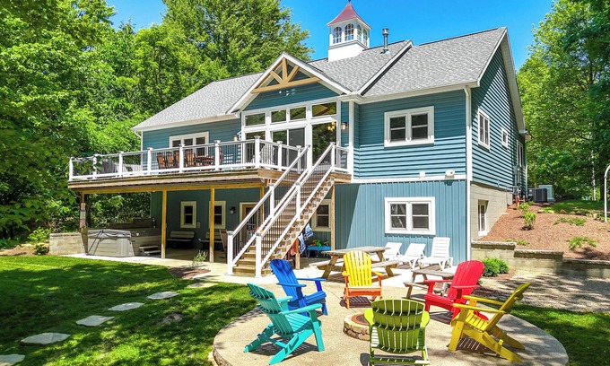 Sandyville Cabin | Family Lakeside Cottage | New SAUNA | 4-6 BR | up to 20