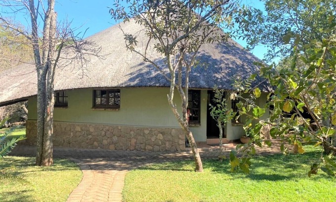 Bulawayo Apartment | Family Lodge in Natural African Bush - 2115