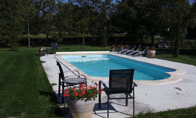 Meyronne House | FAMILY LODGING LARGE COMFORT 10 PERSONS PRIVATE SWIMMING POOL