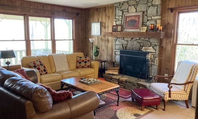 Gerton Cabin | Family Mountain Retreat 13 miles from Asheville (Holly Cottage)