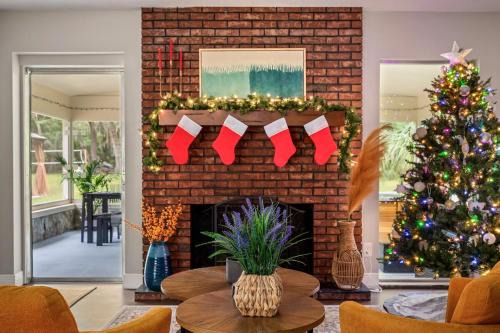 Crystal River House | Family Oasis Near Springs Game Room Yard Spa EV