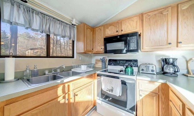 The Woods Cabin | Family Oasis with Fire Pit, Close To Hiking