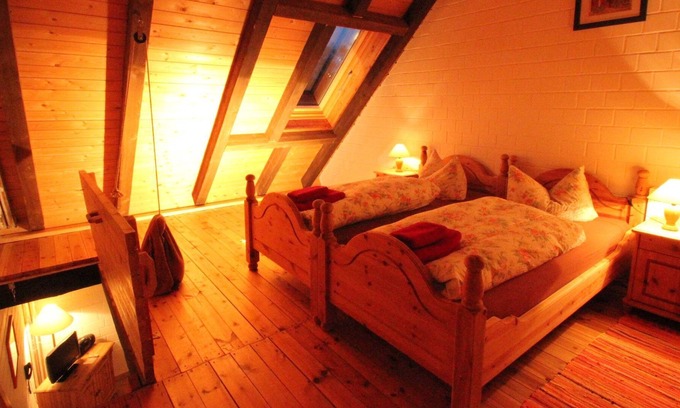 Burg Apartment | Family offer, double room with gallery, shower/toilet, FR - the cyclist barn