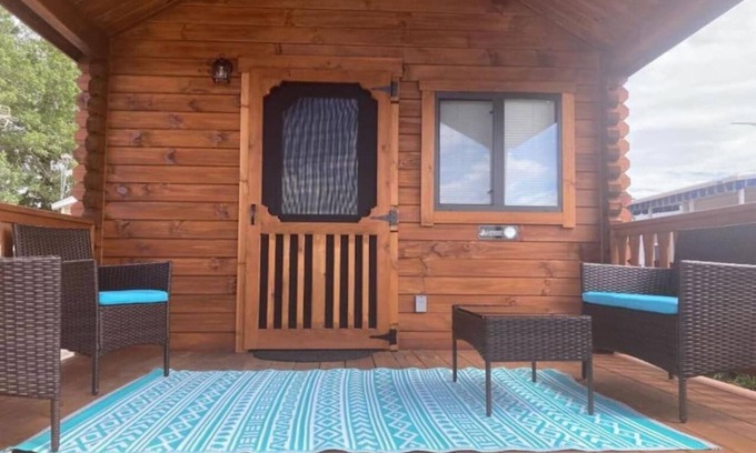 Holly Ridge Cabin | Family + Pet-Friendly Cabin w/Loft | Surf City