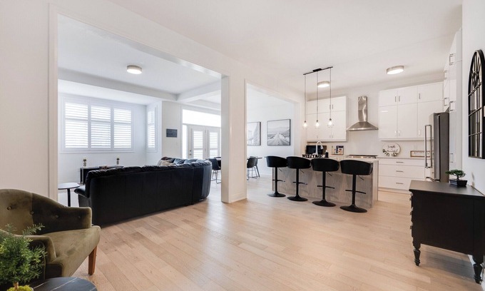 Oakville House | Family-Ready 4BR | Close to Trails, Shops & More