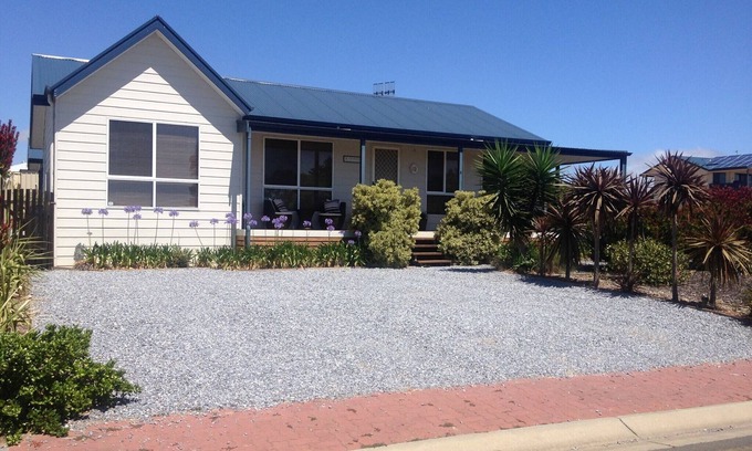 Normanville House | Family Retreat by the Beach | Normanville