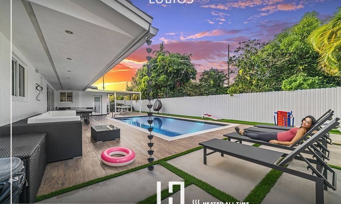 Ludlam House | Family Retreat: Pool, Games & Private Apartment