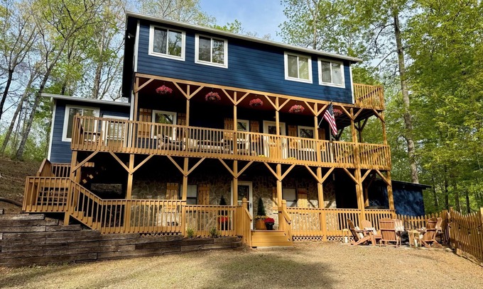 Unaka House | FAMILY RETREAT: SOGGY BEAR BOTTOM
