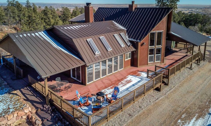 Colorado Springs House | Family Retreat at Cheyenne Mountain