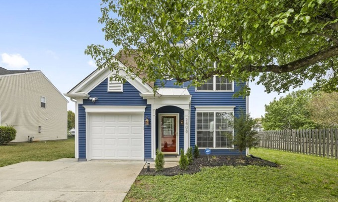 Charlotte House | Family Retreat with Modern Comforts