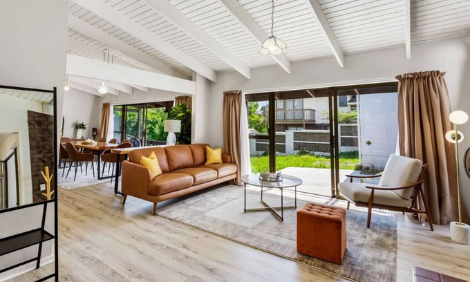Birkenhead House | Family Retreat with Parking, Wi-Fi and Garden