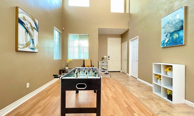 Fontana House | Family Reunion: 5BR/2.5BA, near Highway 15 & 210