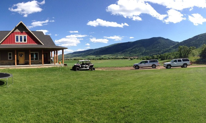 Eden House | Family Reunion Paradise with room to spare - Sleeps 21+ Close to Ski and Lake