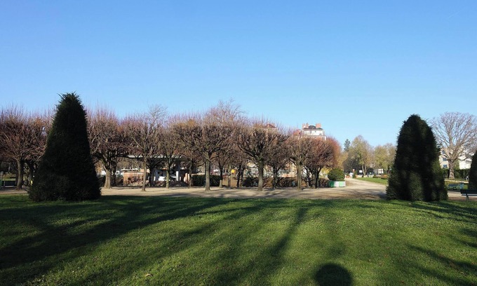 Pere Lachaise Apartment | Family Studio with Aircon in Gambetta Paris