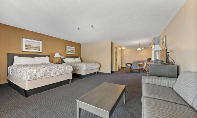Put-in-Bay Hotel | Family Suite at Bayshore Resort Put-in-Bay