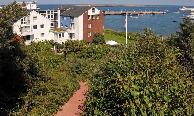 Helgoland House | Family suite facing the island - Hotel Rickmers Insulaner