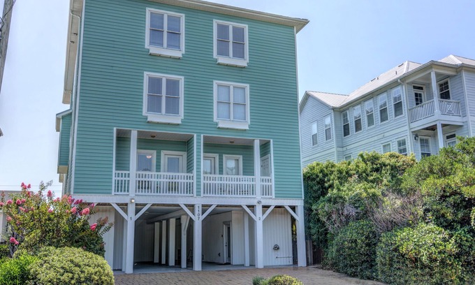 Wilmington Beach Condo | Family Tides Ocean View Condo W/Elevator 1 Block To The Beach.