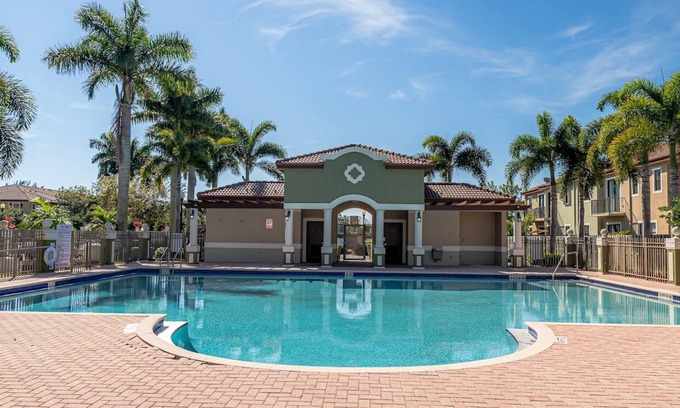 Homestead House | Family Time Relax & Explore, Pool, Work Desk, BBQ, Near Everglades & Keys