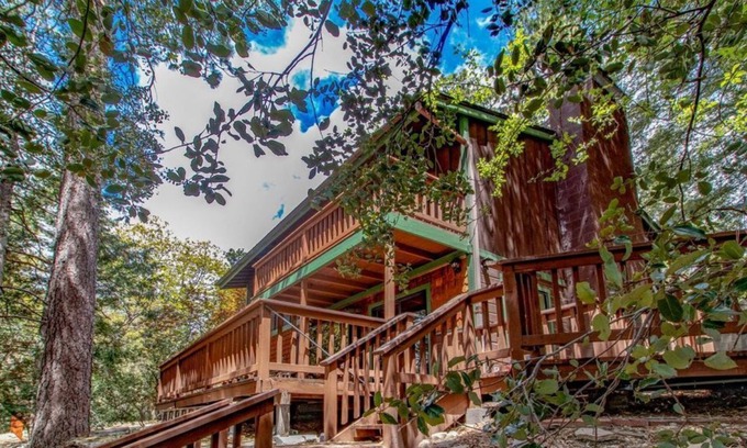 Idyllwild House | Family Treehouse: Perfect Location * A/C * Fire Pit* Dogs * WiFi